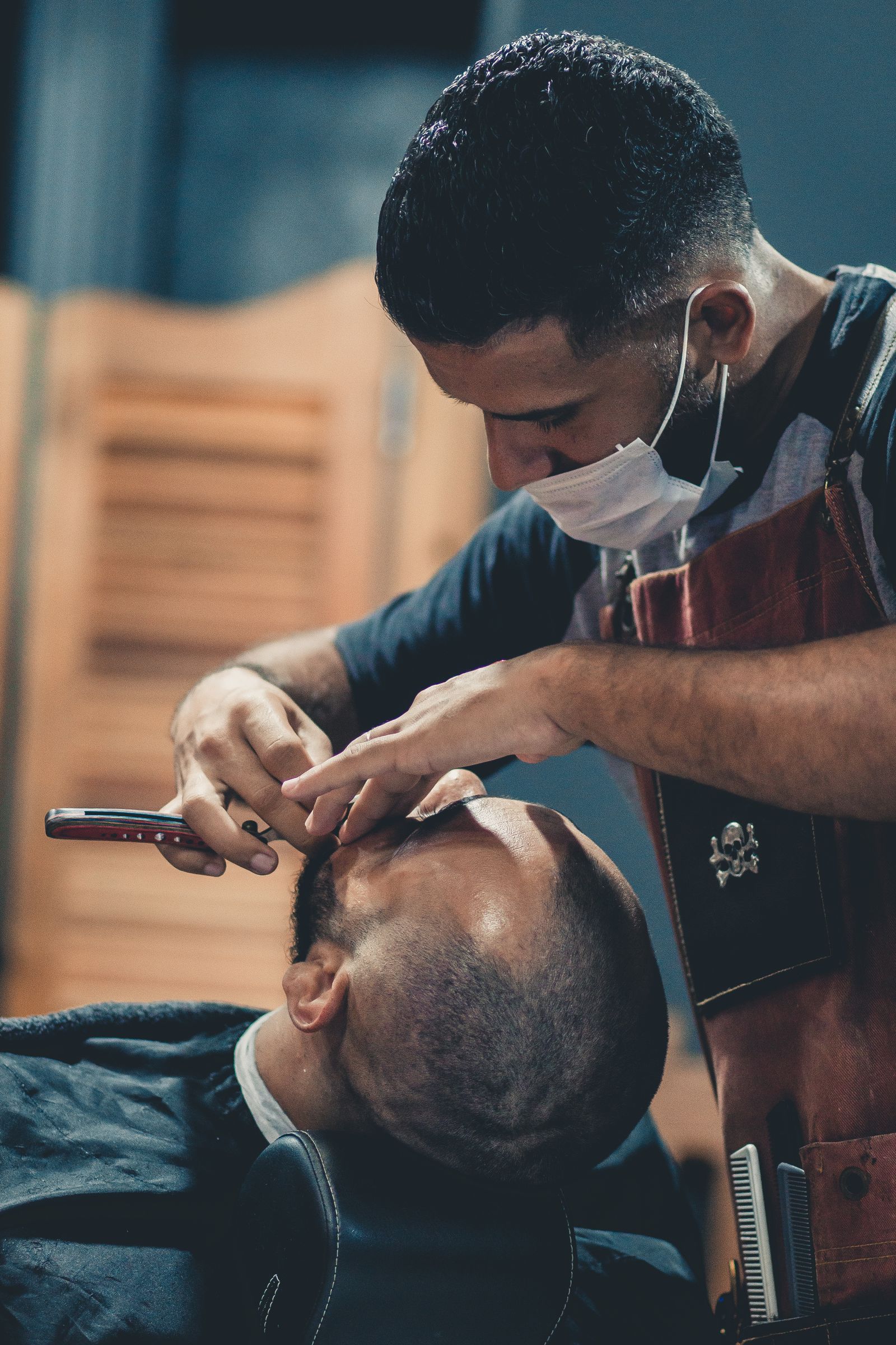 Cliente na cadeira da Barbearia Benjamin